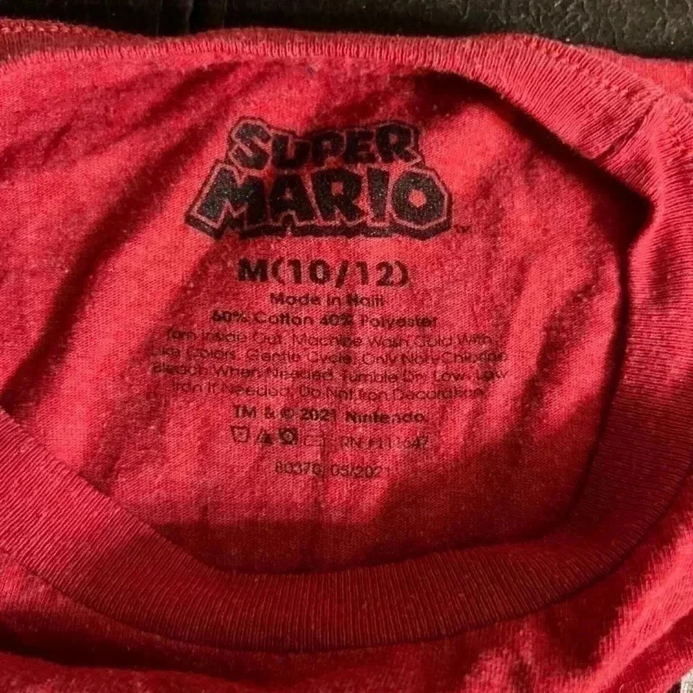 Boys size M 10/12 Mario bros T-shirt - Picture 2 of 2